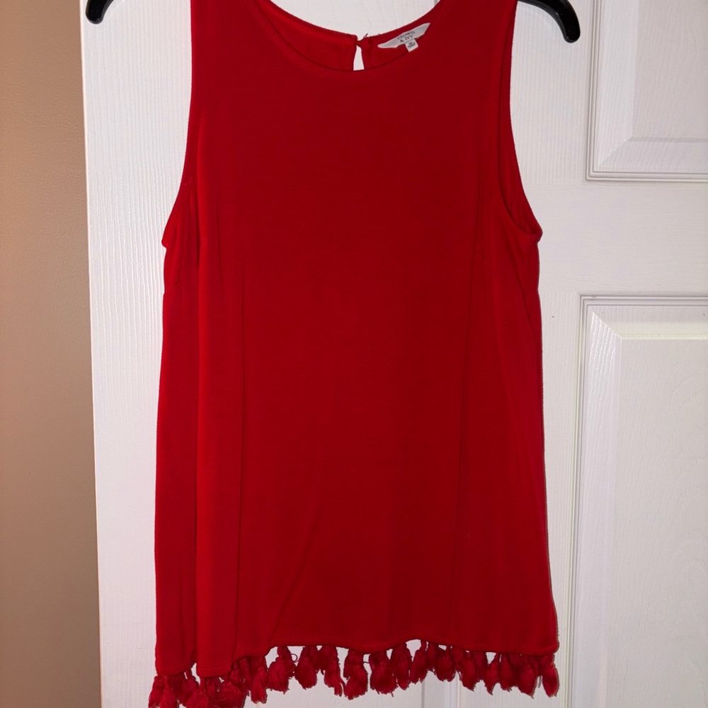 Crown & Ivy Red Sleeveless Tank Top with Tassel Hem
